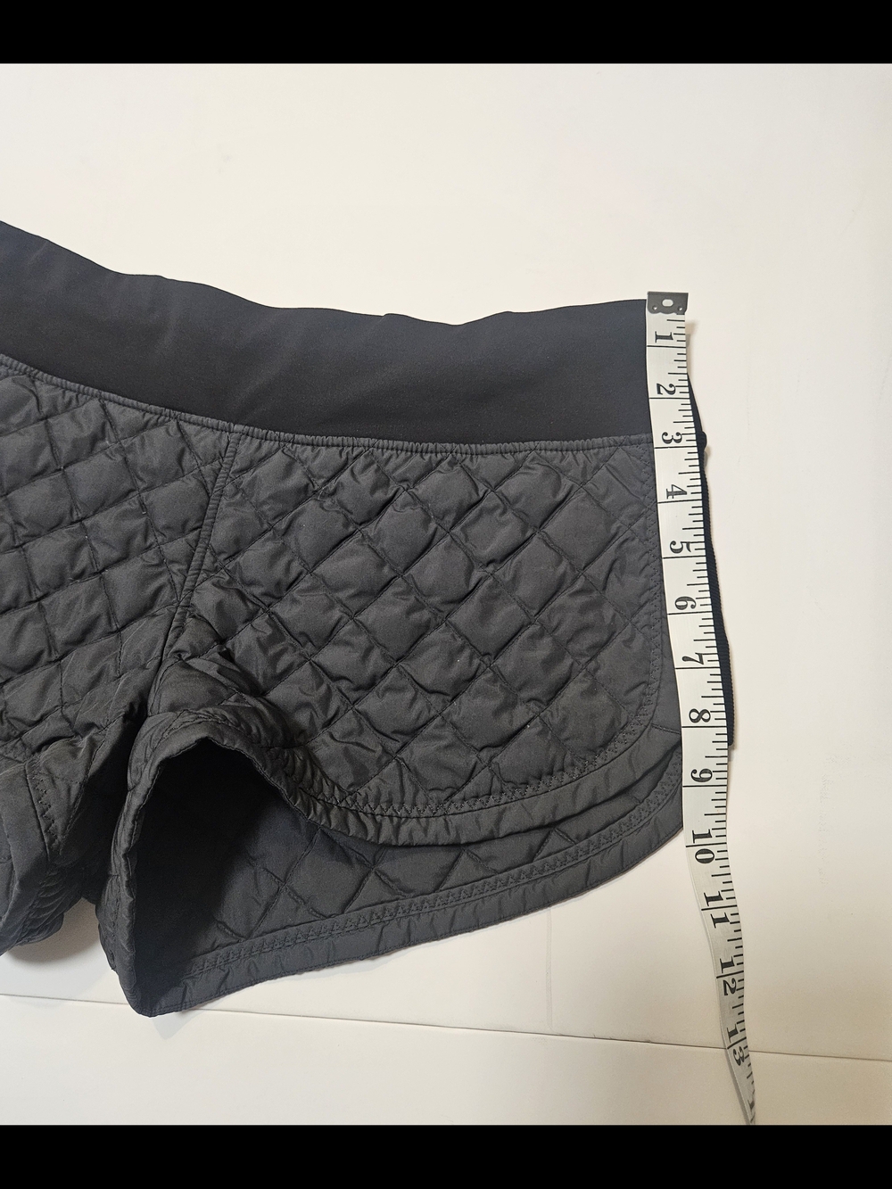 Lululemon Rare Quilted Goose Down Winter Running Shorts Black Gray Size 8 - Picture 14 of 16